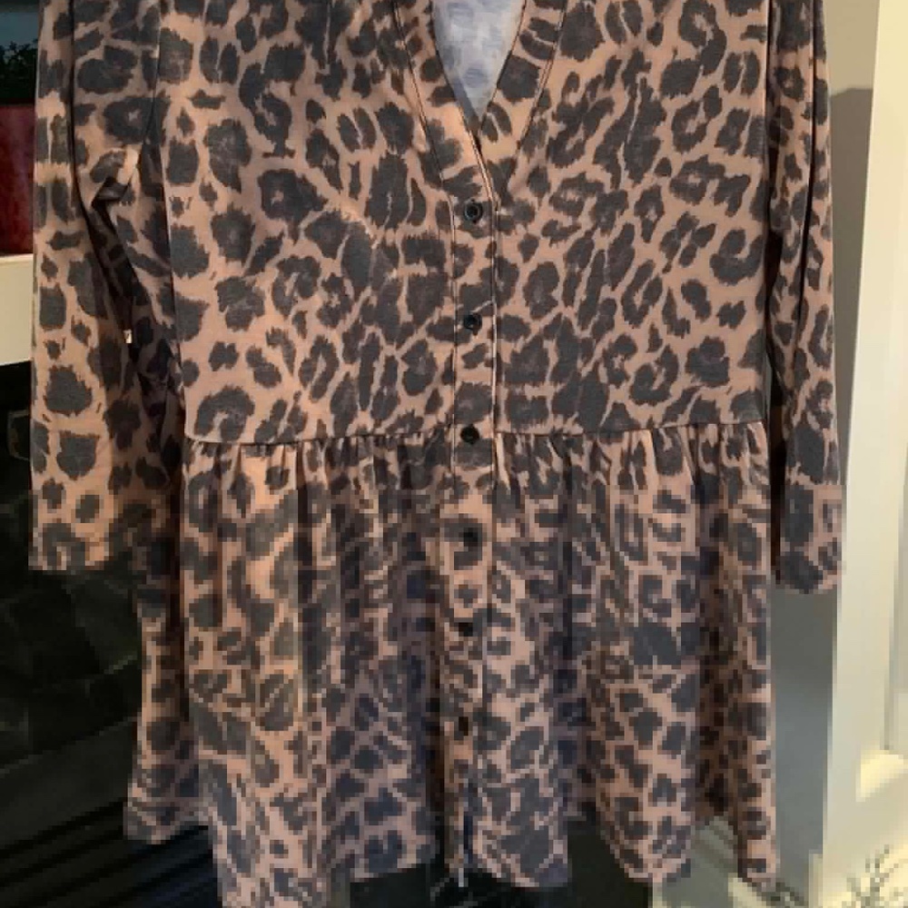 Leopard Top - Picture 2 of 3
